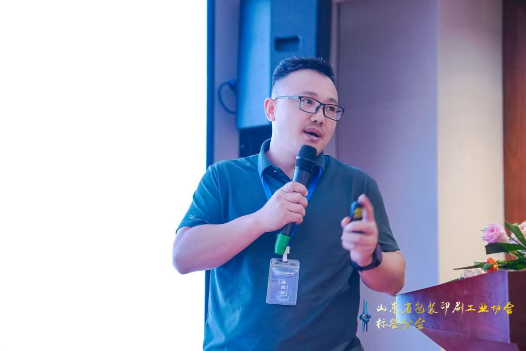 讲师现场演示 ERP+MES 一体化方案与数字化落地实践。